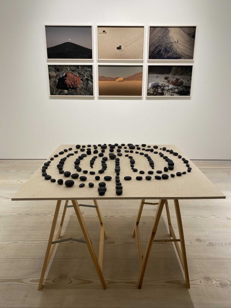 Ulrika Sparres utställning Wandering Rocks i Galleri Flachs projektrum.